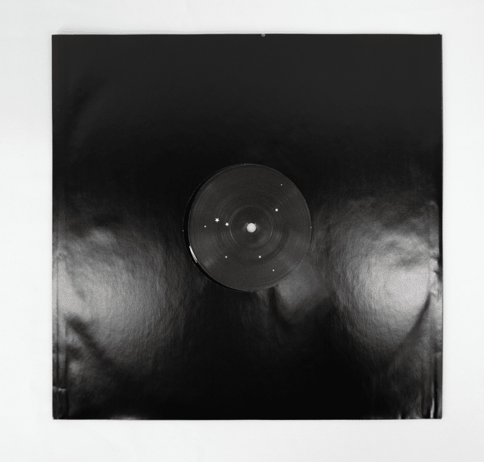 Achterkant van een LP van een uitgave uit 2007 van een fotoserie van Thomas Scheibitz